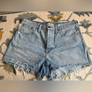 Madewell - Curvy Relaxed Denim Shorts in Cedarcroft Wash - SIZE 29